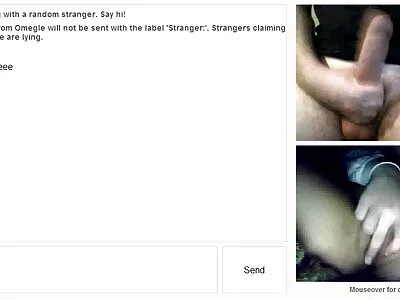 Maman et fille excitées font sex xxx arabo une pipe à leur petit ami et avalent son sperme