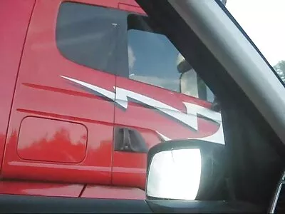 Deux vieilles beautés bisexuelles chevauchent porno marocain arabe la bite d'un homme