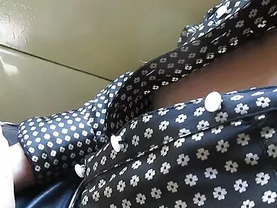 Un Américain mature embrasse un étudiant lors film porno des arabes d'un casting