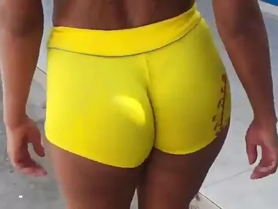 Mature, grande et belle femme six arabe porno aux seins énormes servant une bite