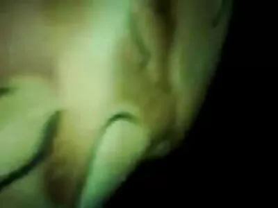 MILF baise avec un mec sur filme porno cu arabe le lit.