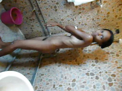 Enlève ton aflam porno arabe pantalon, maman va t'aider.