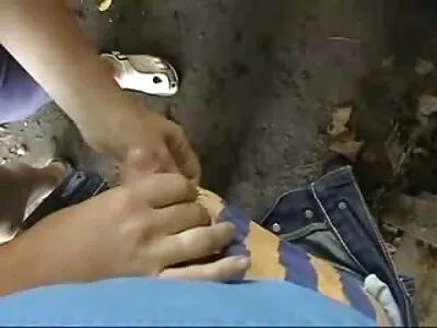 Un homme caresse une femme mûre avec film prno arab une chatte nue