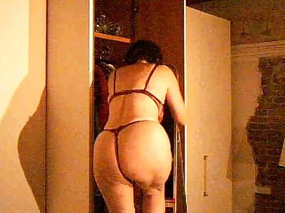 Une vieille sexe xxx arab blonde met un homme dans sa bouche avant de lui baiser la chatte