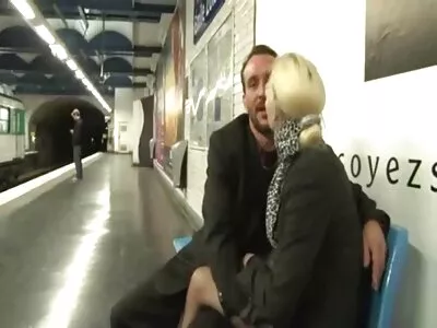 Une MILF élancée avale du sperme après le film porno marocain un rapport sexuel avec deux membres