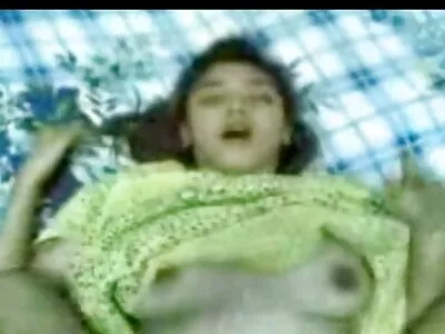 Maman mignonne baise en train de pisser sur porno langue arabe son fils