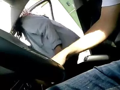 Une jolie blonde fait une pipe à un homme plus film porno arabe amateur âgé