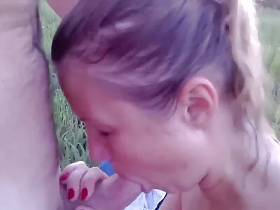 femmes de porno arabice plus de 60 ans sortant avec un jeune homme dans la nature