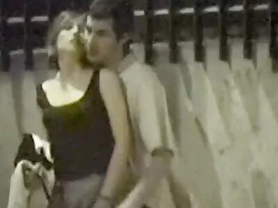 baiser devant film x arabe des amis