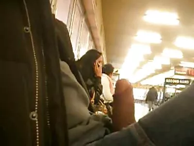 Elle hocha la film porno marocain tête et l'embrassa sagement.