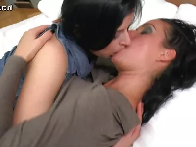 belle belle-mère film porno arabe complet suce une grosse bite à son beau-fils avant d'avoir des relations sexuelles avec sa chatte