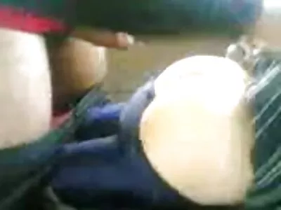 Demi-soeur avec un ami fait une pipe à sex film porno arab son frère