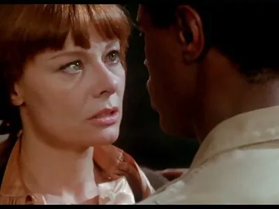 Un jeune homme apprend arab porno arab la fin et tombe sur la chatte d'une fille mûre